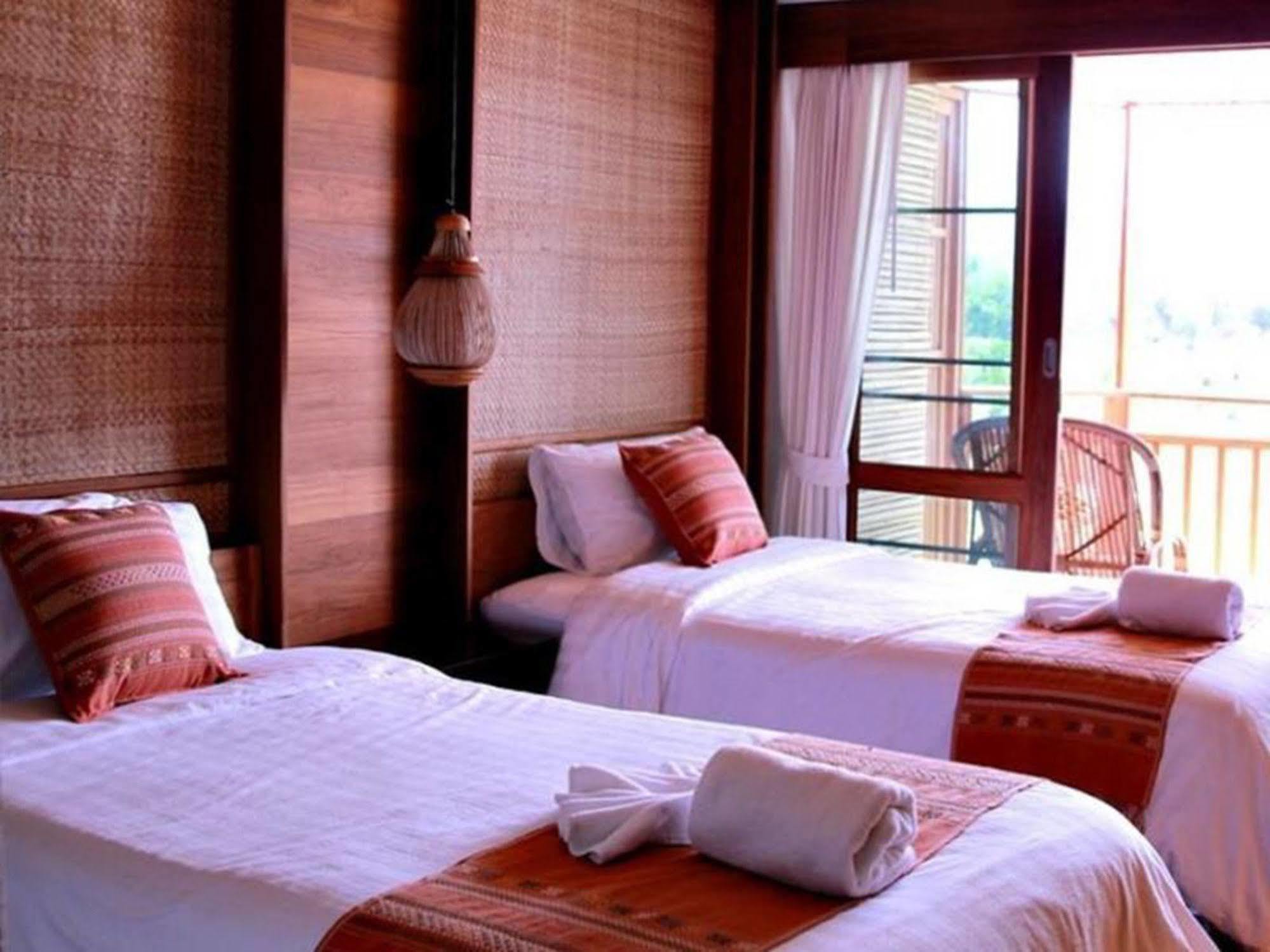 River Bank Resort Mae Sariang Exteriör bild