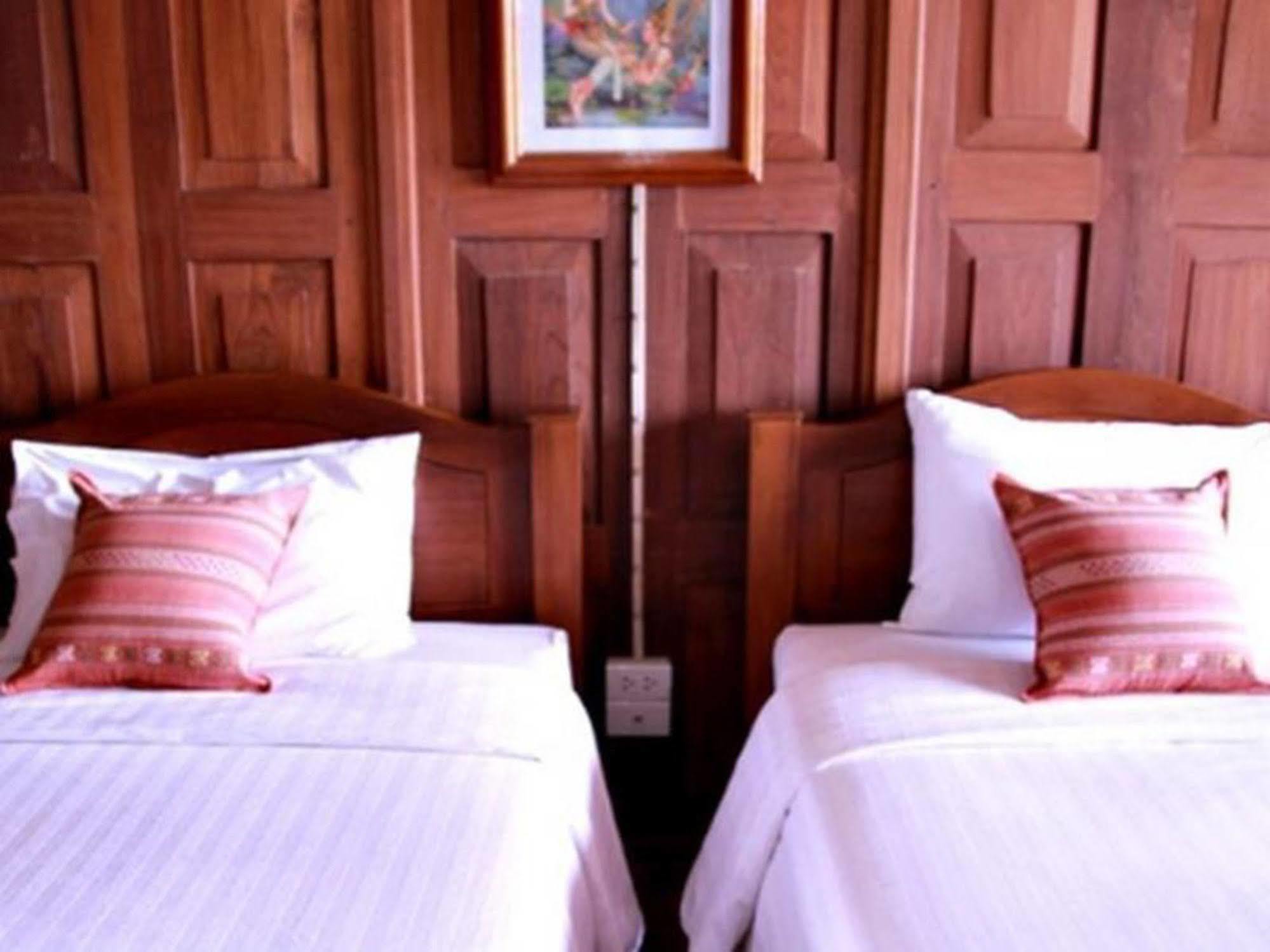 River Bank Resort Mae Sariang Exteriör bild