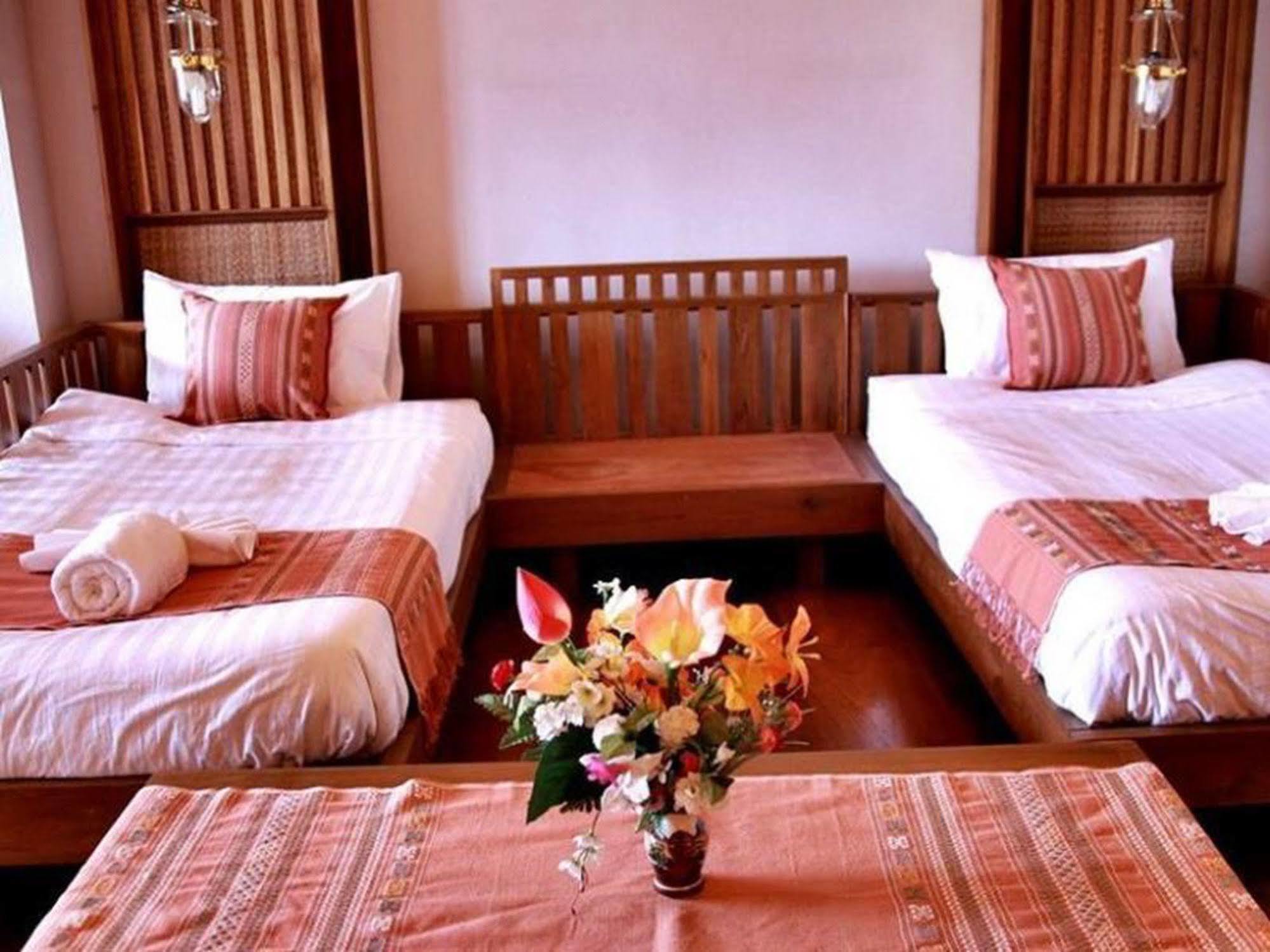River Bank Resort Mae Sariang Exteriör bild