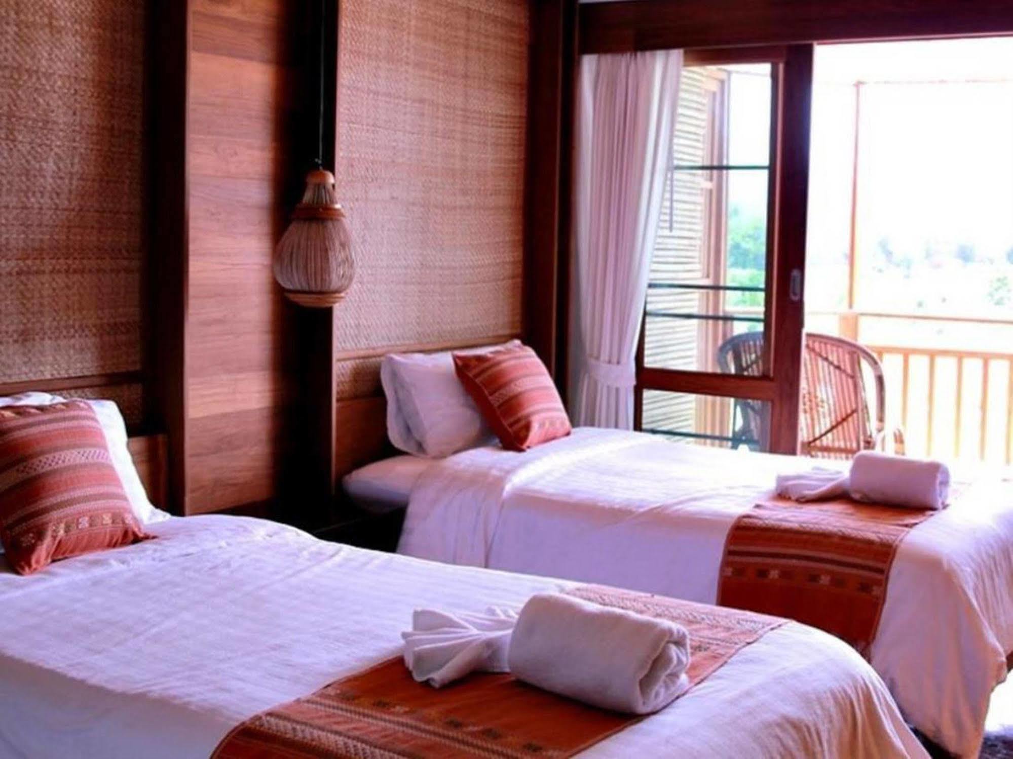 River Bank Resort Mae Sariang Exteriör bild