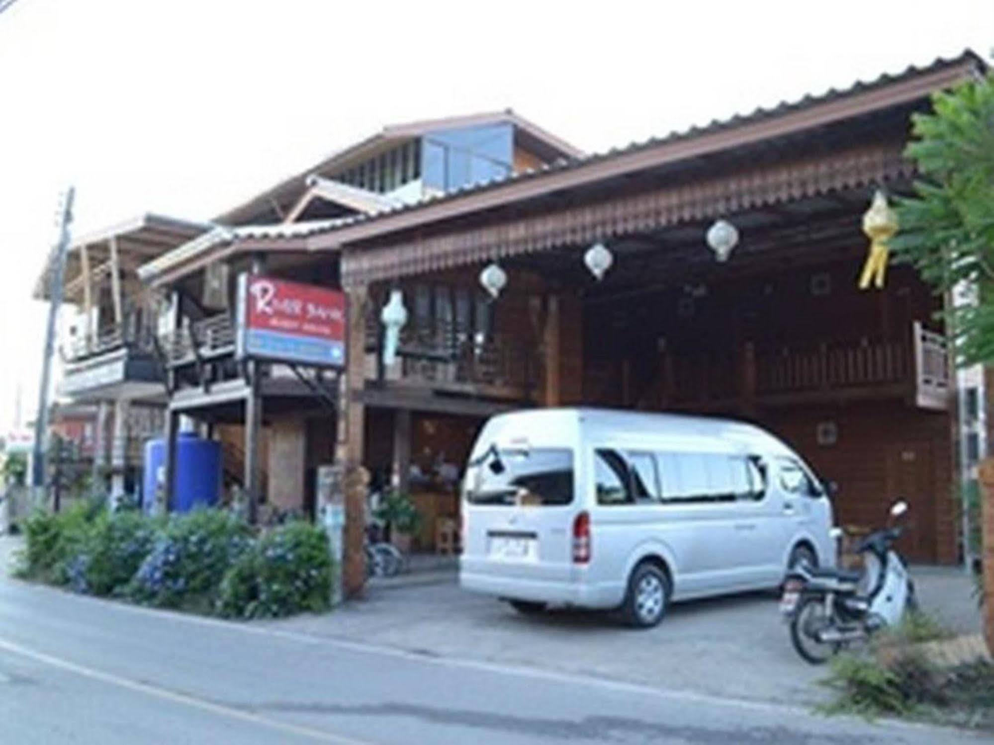 River Bank Resort Mae Sariang Exteriör bild